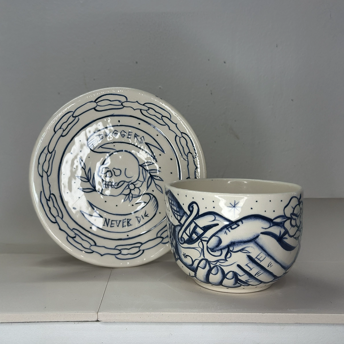 taza daggers rising tide + plato anchor heart (copia) taza daggers rising tide + plato anchor heart (copia)